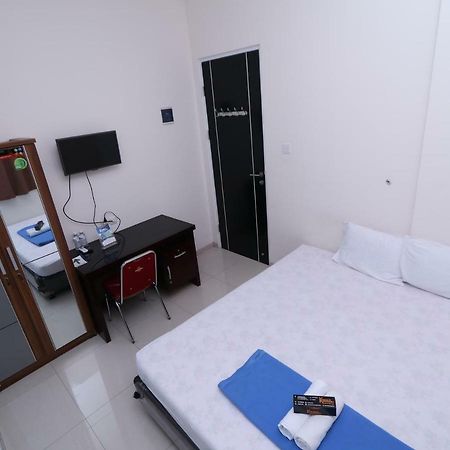 Готель Kamar Keluarga Tanah Abang Джакарта Екстер'єр фото